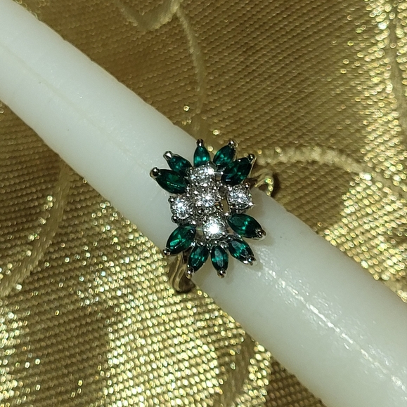 💍Elegant Silver and Emerald Floral Ring💍Size 6 - Picture 5 of 10